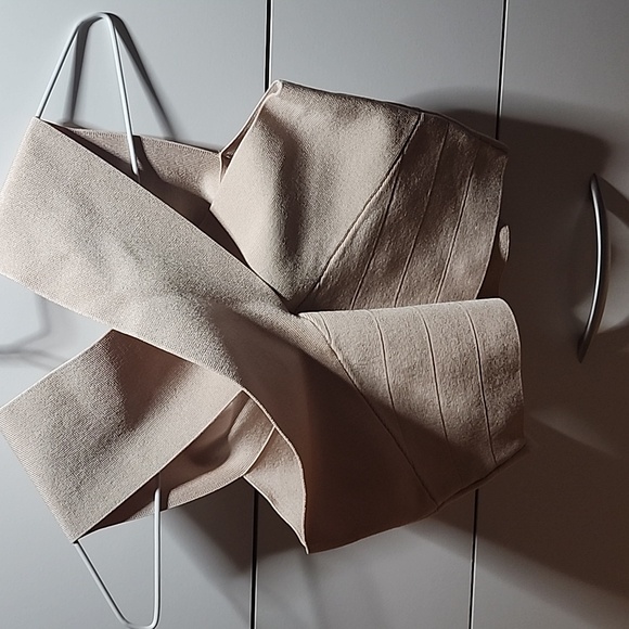 Crop top - Picture 2 of 3